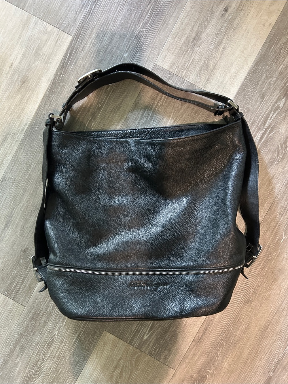 Ferraggo Black Leather Shoulder Bag - Classic Everyday Tote like new !